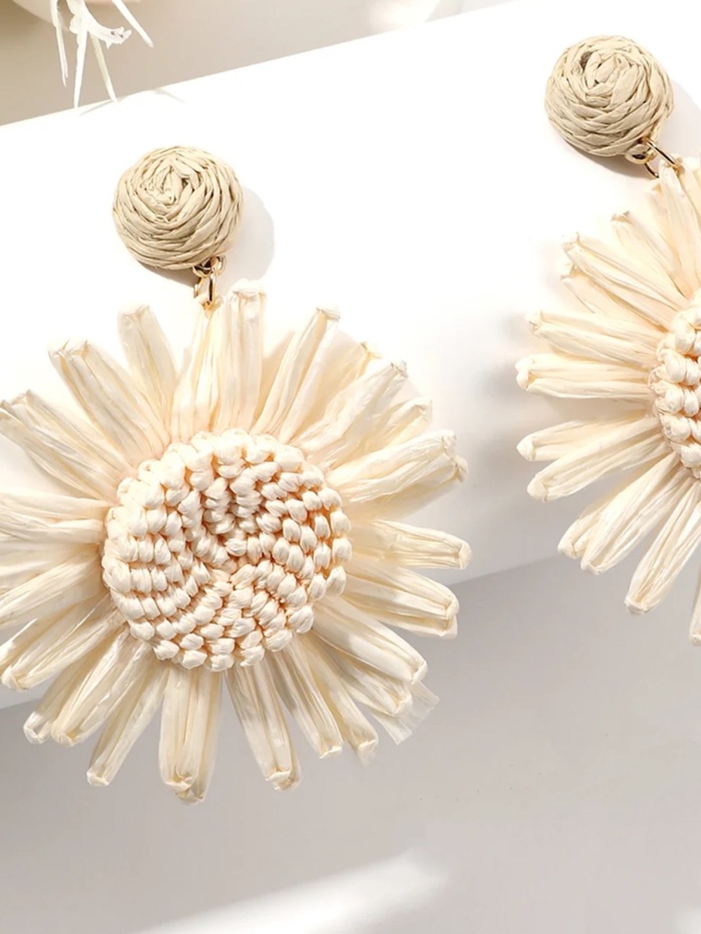 🍂 3/$20 Brand New Boutique Raffia Cream Daisy Floral Drop Earrings